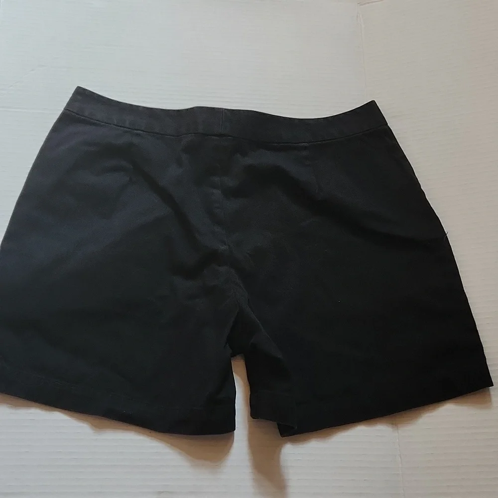 Chaps Short Womens Size 8 black silver clasp buckle long pockets Cotton